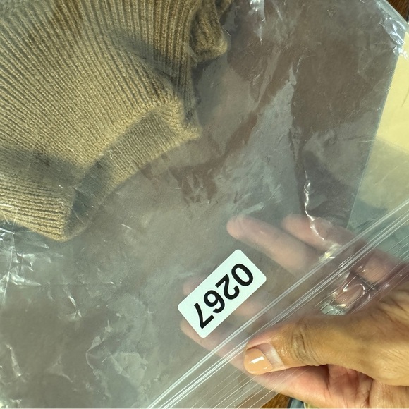 Madison Avenue New York Camel Brown Merino Wool Sweater Made in Italy - Picture 12 of 12